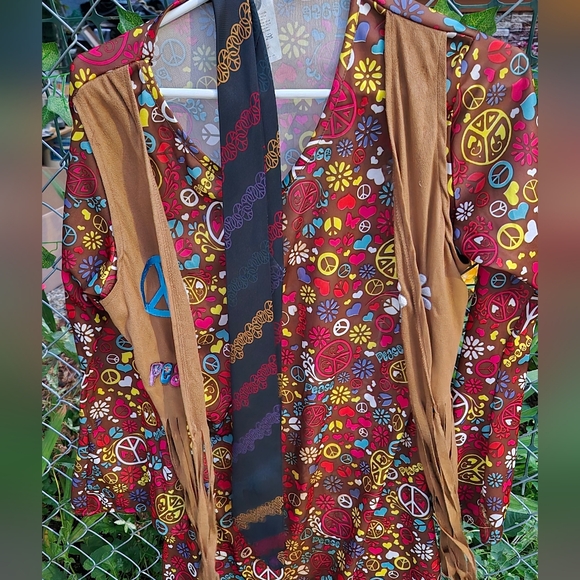 Hippy couple costume tie for him and outfit for her - Picture 3 of 6